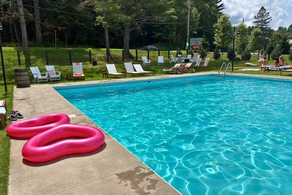 This Vermont Hotel Lets You Use Its Giant Pool Without Booking a Room