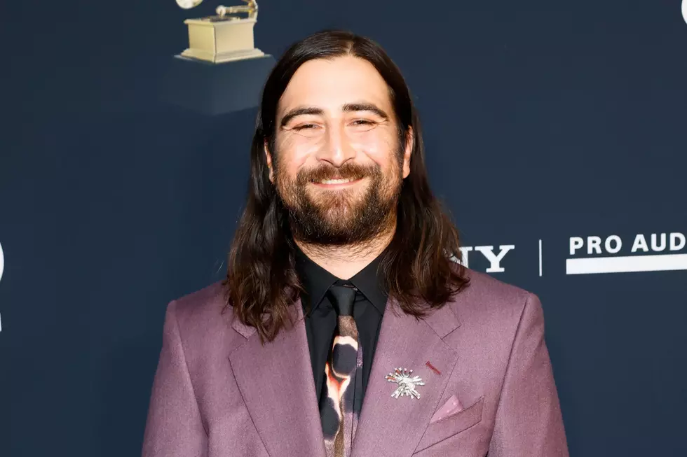 Noah Kahan Reveals His Go-To Dunkin’ Order—and It’s So Relatable